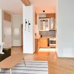 Serene 1br With Sauna & Private Entrance Appartement
