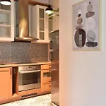 Serene 1br With Sauna & Private Entrance Appartement