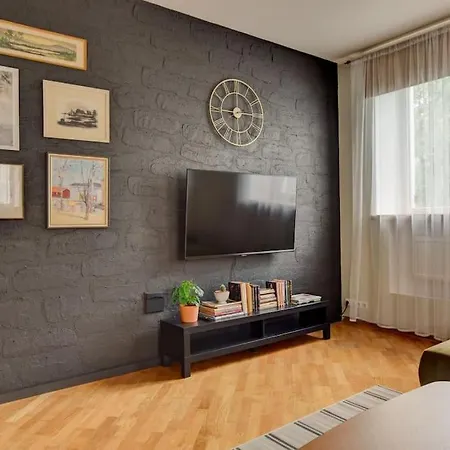 Apartment Serene 1br With Sauna & Private Entrance
