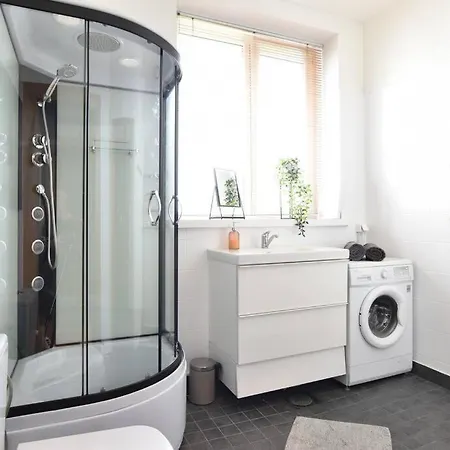 Serene 1br With Sauna & Private Entrance 公寓 塔林