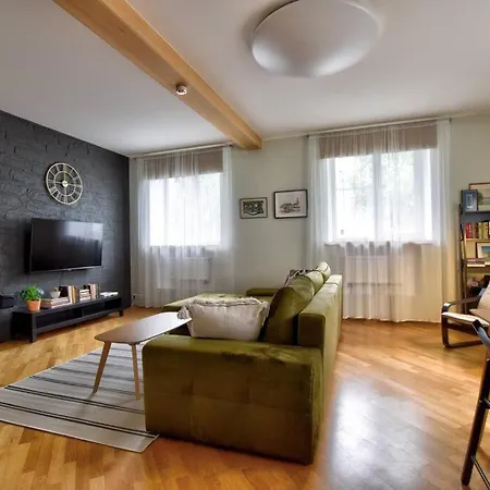Serene 1br With Sauna & Private Entrance 塔林