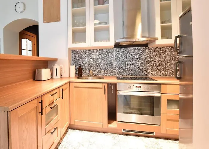 Serene 1br With Sauna & Private Entrance Apartamento Talin