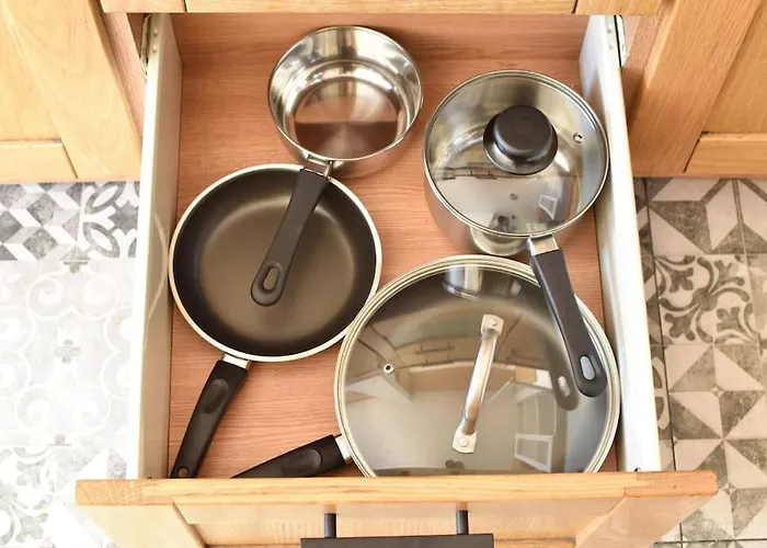 Serene 1br With Sauna & Private Entrance شقة تالين