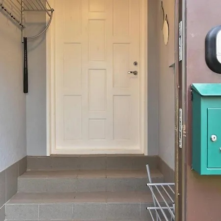 Serene 1br With Sauna & Private Entrance Διαμέρισμα Ταλίν