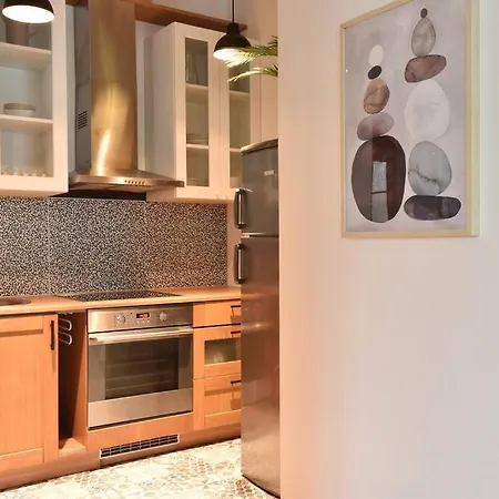 Serene 1br With Sauna & Private Entrance Appartement